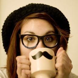 “Acorda, toma um café, penteia esse cabelo e saiba que você não precisa de mais ninguém para ser feliz. O mundo é seu.”
Caio Augusto Leite