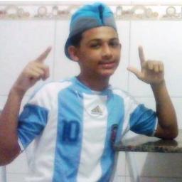 ''As vezes só o que preciso é ficar sozinho aqui no meu quarto, quieto, ouvindo meus pensamentos, e abrançando o meu travesseiro.''