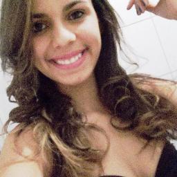 Prazer ciúmes kk,  Sou cristã, sensível, romântica, indecisa, simpática, tímida, emotiva, cheia de sonhos, super ligada a família, louca pelos amigos ♥
