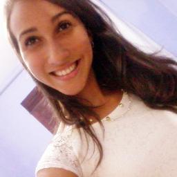 16, escorpiana, natalense, flamenguista e ABCdista, romântica, simpática, estudante, feliz, apaixonada pelo @marcosayrton_  e  futura fisioterapeuta!
 :*