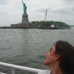 emiliachavesf's profile picture. 