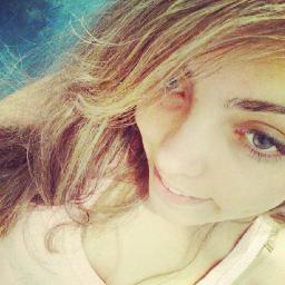 Andressa, 17. Bailarina clássica, fanática pelo Palmeiras e devota de São Marcos eternamente! ♥