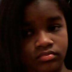 Sou uma simples garota como qualquer outra que ama seus amigos e amigas ,adora carinho(tanto dar como receber) ,amo a demi lovato,selena gomes..etc