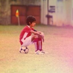 Account dedicated for young football players. sharing news about Soccer. Suka bercanda dan Suka main #PES , Adminnya mirip Gotze. #YP