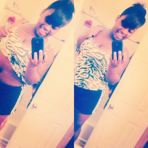 I LOVE My SHORTNESS . Follow My IG : insanely_gorgeousss . FOLLOW Mee , Li`Minnieee