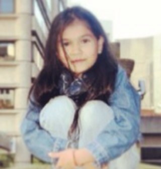 I love:katy perry,niki manaj,samantha jade,pitbul,bruno marz,and many more lol