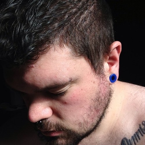 jelekekeain's profile picture. an australian guy, living in scotland, with no sense of shame and very shady morals...oh and i'm a glass artist.