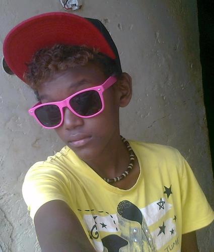 @boyshayne (A.k.a) Id swagger um aspirante a rapper membro da C.d.B Team,,, um  playa mang cool  props  yeah=struggling for some merit=