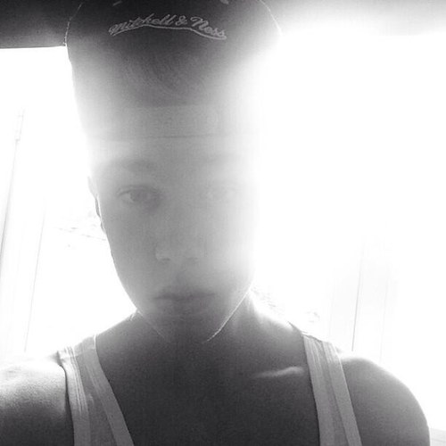 I am 17 and yes i am a boy belieber!