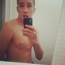 Nossas vidas nossos sonhos tem o mesmo valor, eu vou com você aonde você for ♫♪
http://t.co/28e3ec93ZV