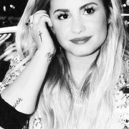 Je suis là pour te montrer que tout n'est pas perdu, il y a encore de l'espoir :). #StayStrong #Belieber #Lovatic