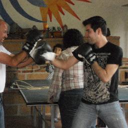 orgullozo padre de un excelente hijo y amante permanente de su preciosa esposa