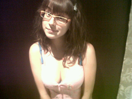 SeleCuchi's profile picture. Hippie de colores, definida como una fresita que ronca y que quiere secuestrar un mono tití en Gibraltar. ¡Futura Periodista en la USC! :3 // Da terriña verde.