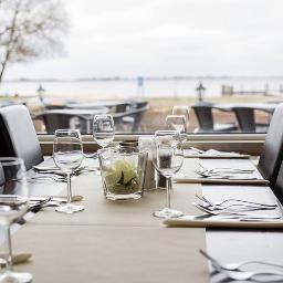 Aan de rand van het prachtige Veluwemeer en het pitoreske stadje Elburg kunt u in ons restaurant genieten van onze gastvrijheid (ook voor uw feest of partij).
