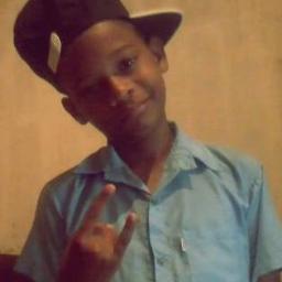 Cantor, Ator, Modelo, Rico, Ex-BBB, Famoso, gostoso e mentiroso.