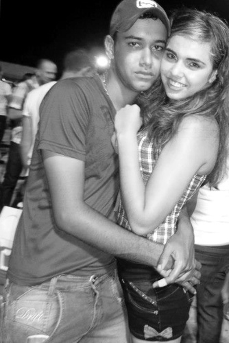 amo volei, doces e sair com meu marido, gosto de sorrir, sou muito feliz ao lado das pesssoas qi amo