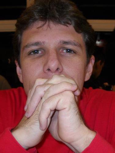 Vivo pra Servir a Deus, louvando e adorando e desfrutando das Suas promessas...