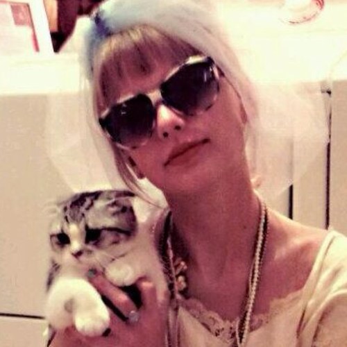 We are swifties,and we're here for her.13