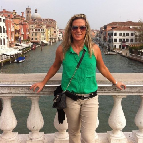 International Flight Attendant @ Air Transat since 24 yrs. I love Sports, travelling, reading and learning.I love the media and keep up with international news.