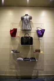ofertas exclusivas en vestuario dama, juvenil, carteras y perfumes.