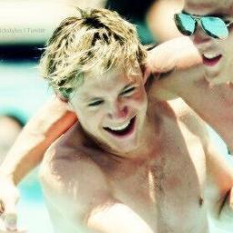 My love for One Direction is like Harry's tweets, nobody understand it Facts, fotos, noticias y mucho mas en favs