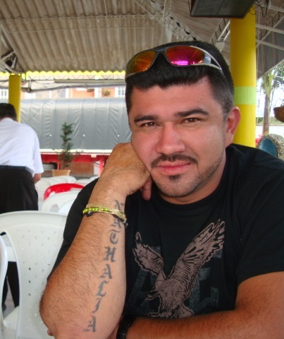 Alegre, loko, mucha musik y bakardi limon