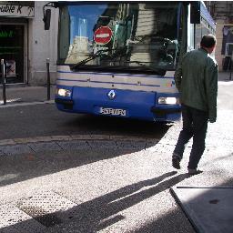 Né de la décision du PS local de faire passer en force des bus dans la rue Durand. Critique l'urbanisme incohérent de #Montpellier et la com' de ses élus.