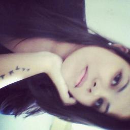 Baiana - em sergipe, ariana, mãe de Júlia, estudante de Enfermagem, feliz (: