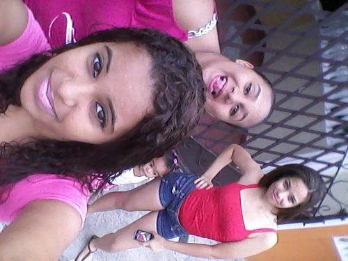 Mi pasión el baile ... Me encanta ir al cine y compartir con los k me hacen feliz ... Zoi amigable y mui sencible .. Pero muy buena persona