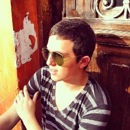 Guitarrista, Violonista e compositor. Autentico, poeta, um adolescente em busca daquilo que é incerto, visto que o certo não pode ser.