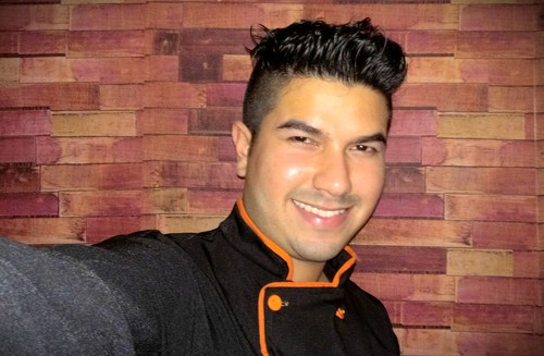 Hijo de Dios
Esposo de @Celestebaena
Chef en Casa Servicio Gastrónomico Delivery
Autor @CerhGourmet
Twitter: @Cruz_Ruiz
Facebook: Cruz Ruiz
Gmail: cocinerocruz