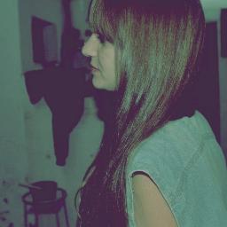 GuilleVota's profile picture. Entre el tedio y la pasión , el instinto y la razón ,entre la perseverancia y la cruel resignación