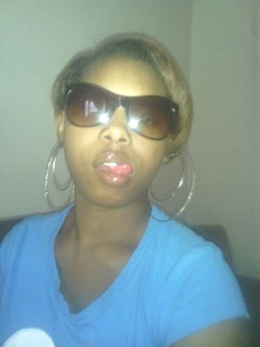 mrzreadi4wateva's profile picture. I dnt fuqq wit tew many i hld it dwn by miiself.. bytches nd niggas dnt keep it real...im simply ME hate it or love it