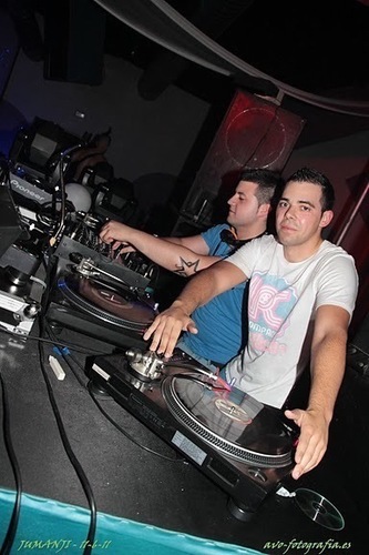 Deejays, Productores y Remixers desde 2007. Nuestro trabajo por y para vuestra diversion, Contacto en HandsyTommy@gmail.com