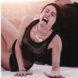 Welcome to my profile. I'm belieber, directioner, selenator, lovatic, mahomie and smiler. Follow me ♥