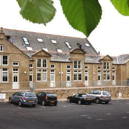 A 5* conversion of the former Haworth School. Bronte Square is a large contemporary styled 3 bed mews holiday rental home. Minutes walk from Haworth main street