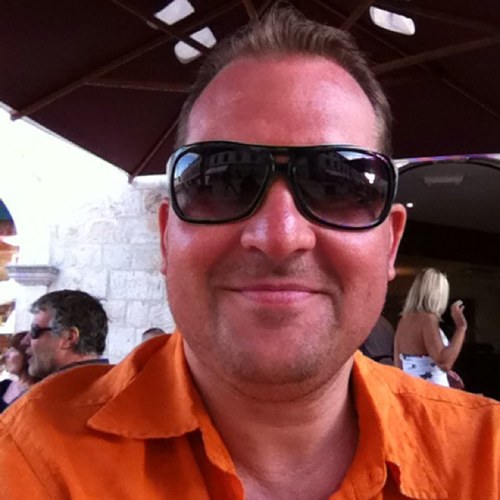 Husband,Father,Papa,antiques hunter, world traveller,occasional singer,Happy Hammer ⚒️⚒️⚒️,and general all round witty fellow.