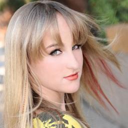 ¿Quieres enterarte de todas las noticias sobre tus Camryn en español? ¡SÍGUENOS!