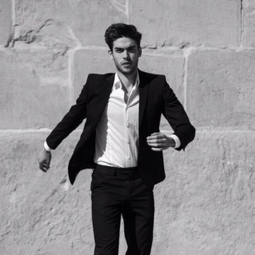 thisrobles's profile picture. La clase no es más que la belleza de la actitud.