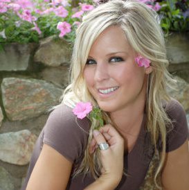 LolaMyersYoga's profile picture. Yoga, Hiking, Juicing, LOVE