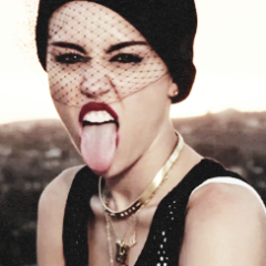 Everything here is about @MileyCyrus! If you're Smiler you're in the correct place, follow me and ask for a follow back :D