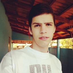 Já que eu falo sozinho na vida real, resolvi criar um twitter, pelo menos aqui eu falo sozinho com todo mundo :)