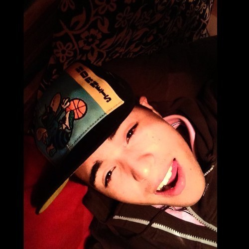 Se sua felicidade dependesse do meu Sorriso eu seria capaz de sorrir Na minha maior tristeza só pra te ver feliz @DalesteBR ♥
AMO VOCÊ ANJO  ♪ @MORENIIINHO_