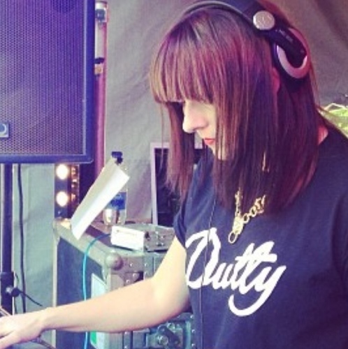 DUTTY GIRL follow @duttygirl
For DJ or crew bookings email: duttygirl@hotmail.co.uk

Instagram: @dissmiss @shopdutty @duttygirl