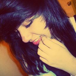 Bueno mi name is Allison pero por una extraña razon me dicen Wally .....
Ems mi vida es Paramore3 y vivo en mi Chilito un hermoso Pais c: 3