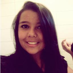 você pensa em desistir e não desiste, pensa em chutar o balde mas não chuta, pensa em chorar mas não chora. E sabe por quê? É que dentro de cada um de nós exist