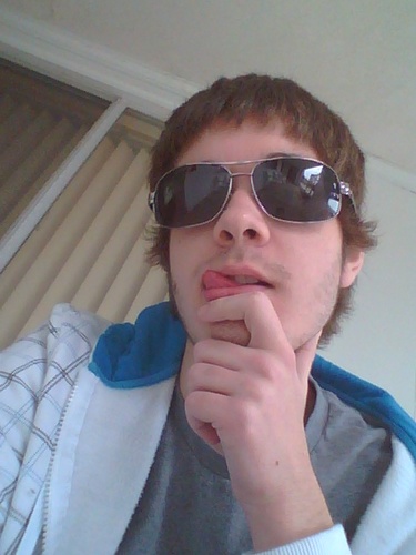 Sup, I'm kevin. I do youtube stuff. I also enjoy long walks off of piers. Apart of the JANKYstream.
