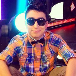 amamos mucho y nos vuelve locas el locutor animador dj el hermoso @irvingtomato ;Creado: 19.06.13♥, danos like en http://t.co/GQz37AasOL ♥