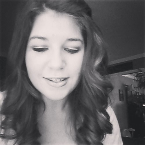 Hey!!!(: so I am a belieber, I am part of team kandler, r5family, mahomie, selenator, lovatic, and I am a woeller!(:
