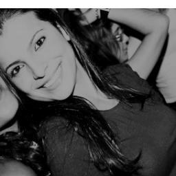 ∞ Você sabe meu nome, não minha história. Você ouviu o que eu fiz, não o que eu passei. ∞